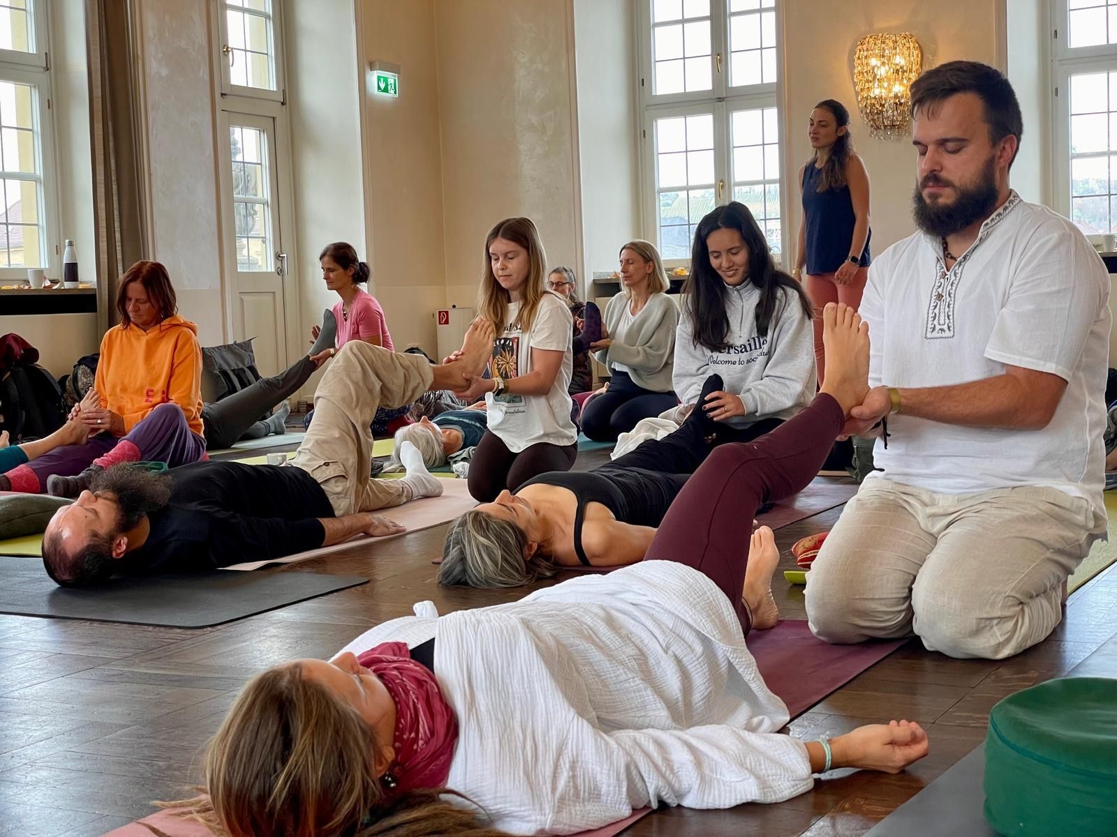 Achtsame Körperarbeit im Saal